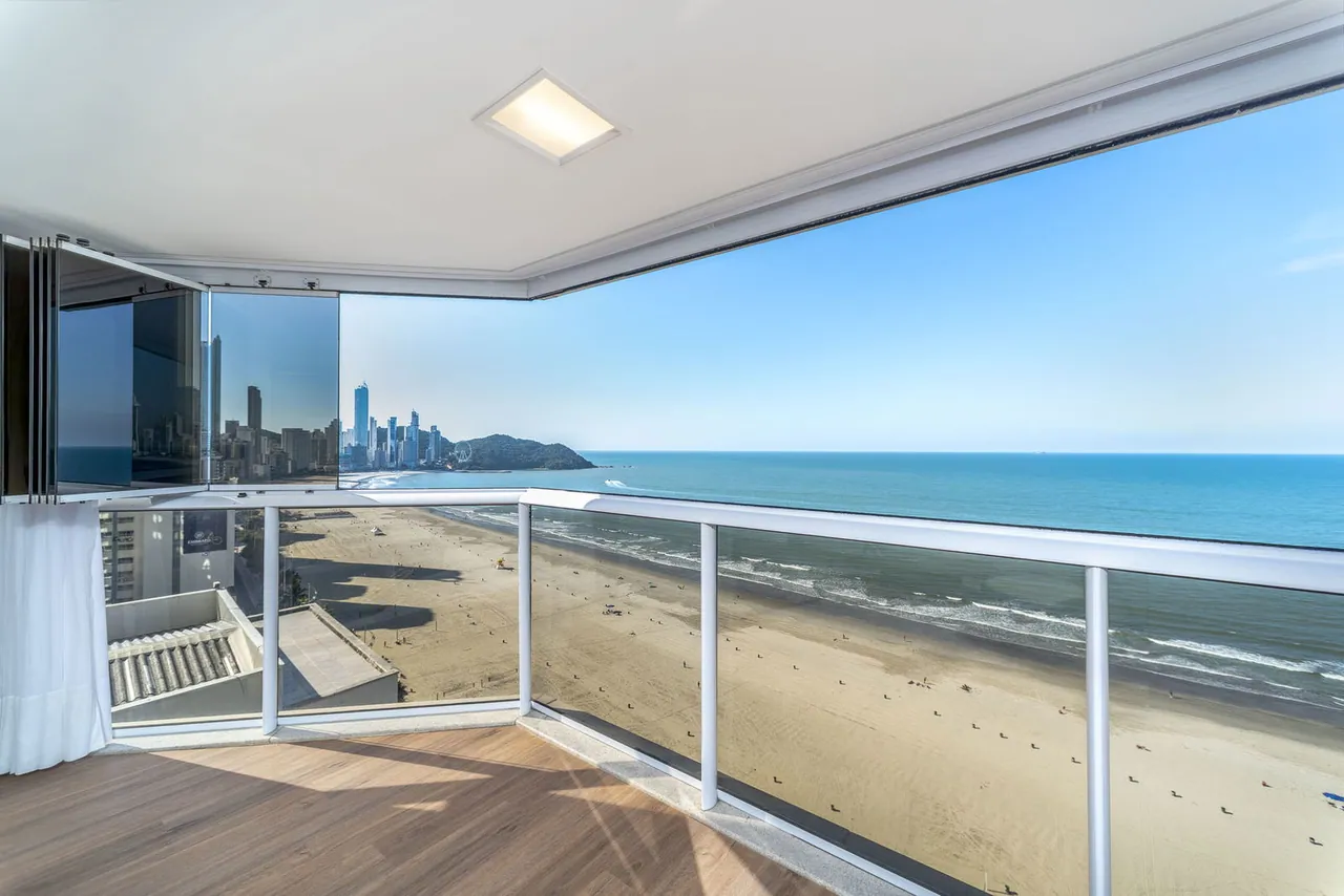 BALNEÁRIO CAMBORIÚ-SC Frente mar mobiliado à venda na Av. Atlântica em Balneário Camboriú – 4 suítes