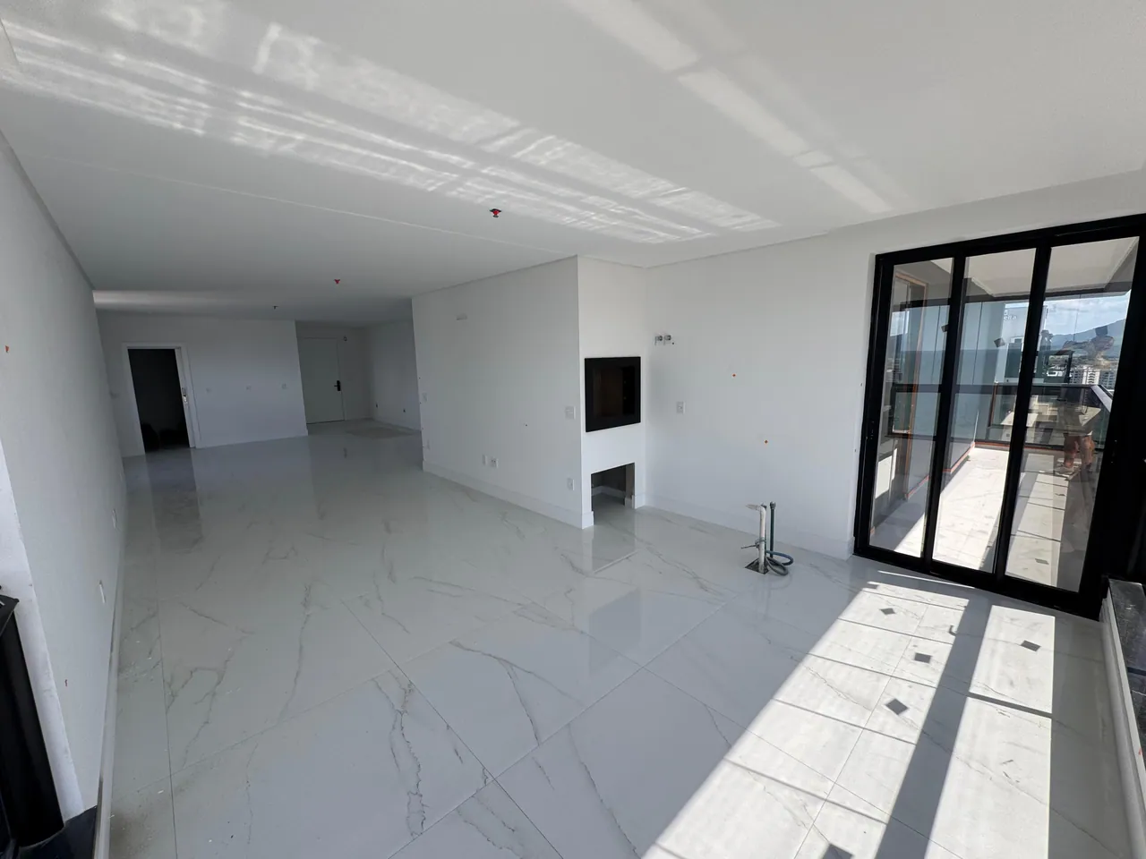 Itapema-SC OPORTUNIDADE APARTAMENTO DE ALTO PADRÃO NA MEIA PRAIA – PRONTO PARA MORAR EM ITAPEMA (ANDAR ALTO) — Meia Praia · Itapema