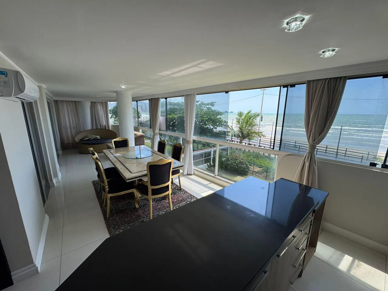 Itapema-SC APARTAMENTO FRENTE MAR MOBILIADO EM ITAPEMA — Meia Praia · Itapema