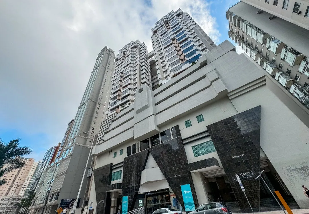 Balneário Camboriú-SC APARTAMENTO PRONTO PARA MORAR NA AVENIDA BRASIL — Centro · Balneário Camboriú