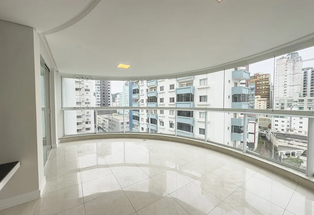 Itapema-SC Apartamento Quadra Mar Semi-Mobiliado no Centro de Balneário Camboriú | 138m² | 3 Dormitórios — Meia Praia · Itapema