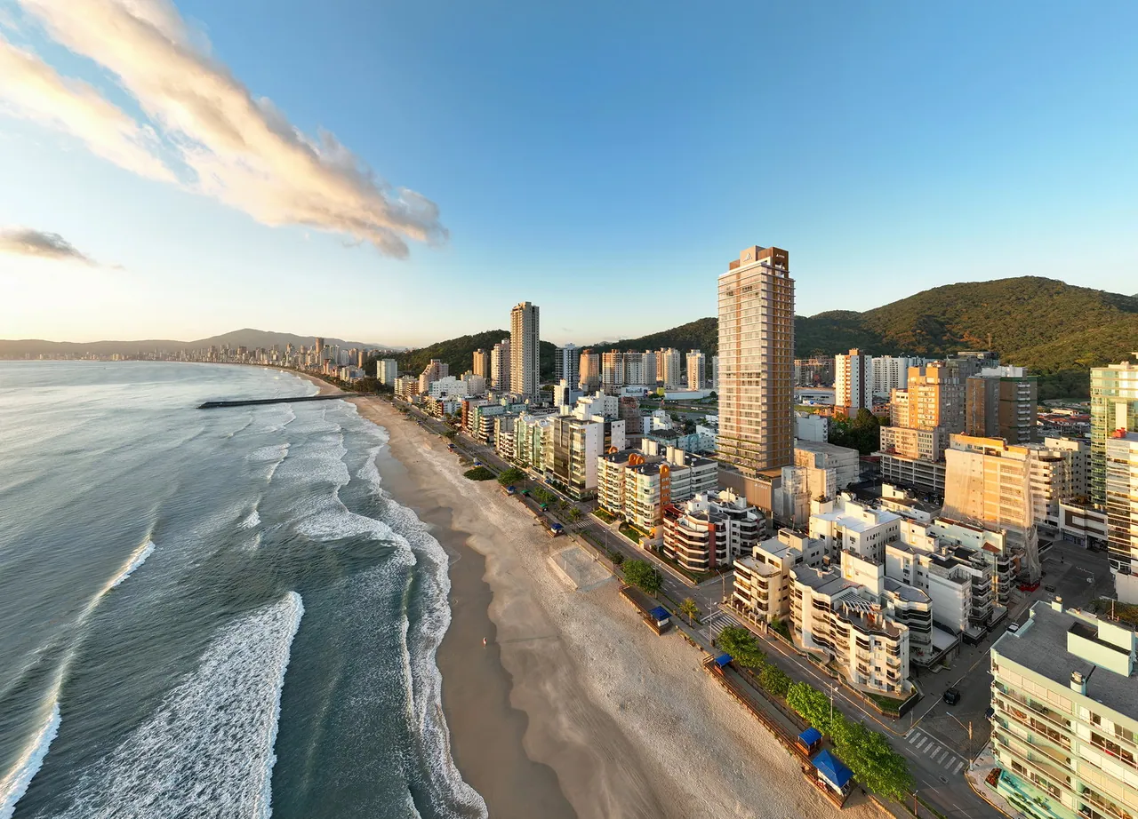 Apartamento de Alto Padrão Quadra Mar à Venda no Centro de Itapema – 4 Suítes e Rooftop Exclusivo